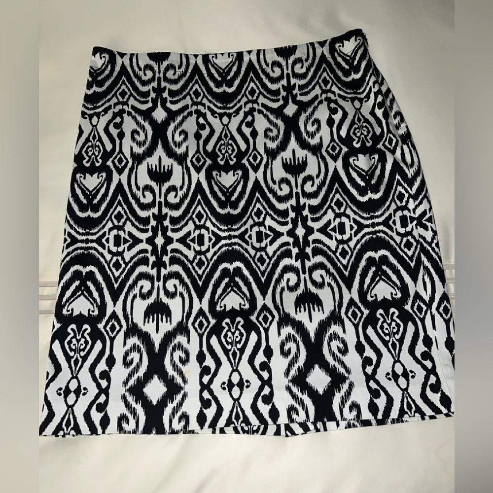 Jones New York Stretch lined Ikat skirt Size 10